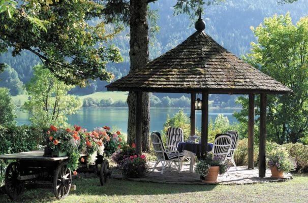 Seehotel Enzian Weissensee Exterior foto