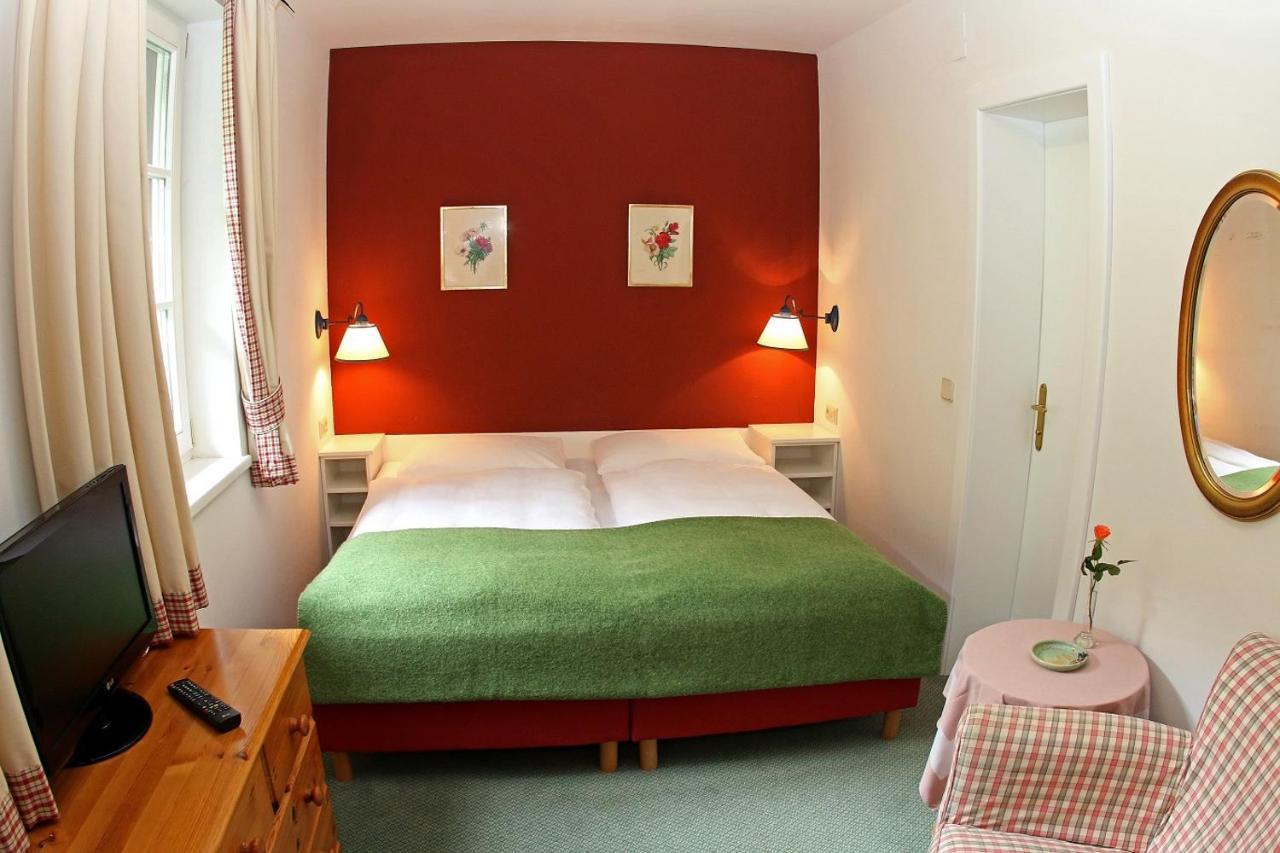 Seehotel Enzian Weissensee Exterior foto